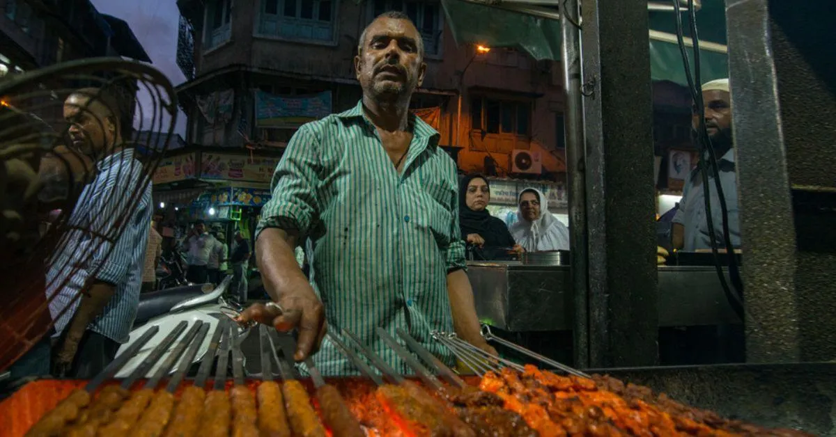 The ‘Kabab and Curry Walk’ encourages people to stroll through the lanes of Mohammad Ali Road and enjoy non-vegetarian fare