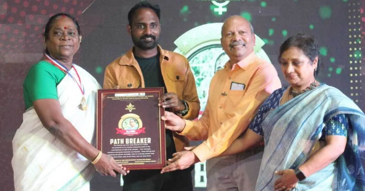 Noori receives the Path Breaker award by the Rotaract Club of Shri Krishnaswamy college for Women, Chennai