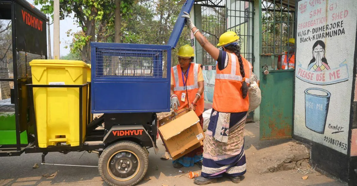Swachhta Sathis collects waste at the doorsteps of homes and shops. 