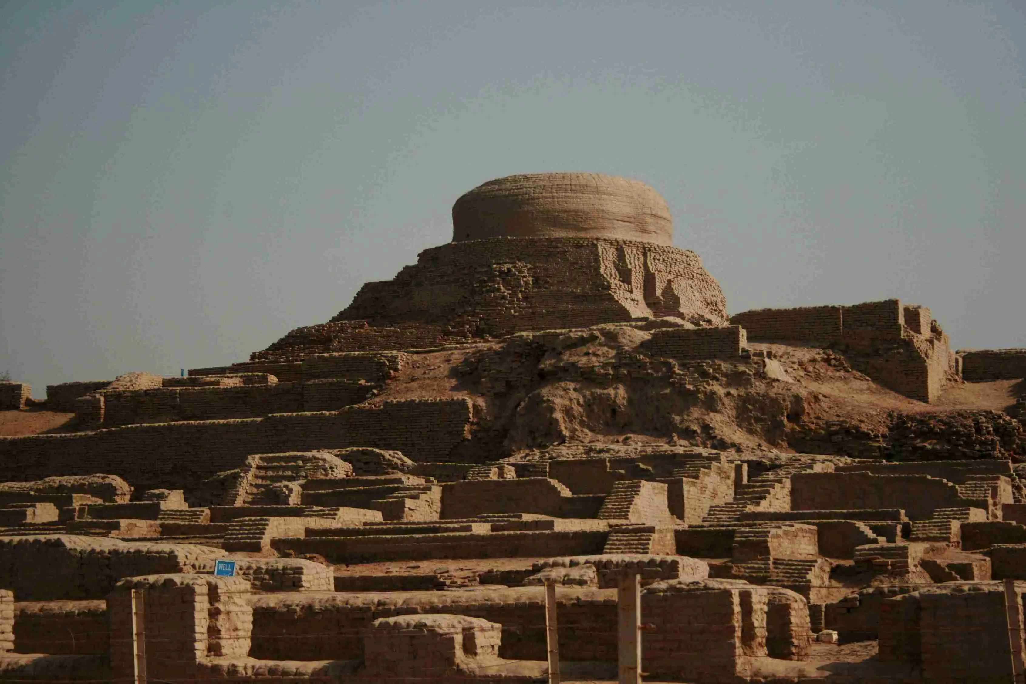 urban planning and water management system of mohenjo-daro