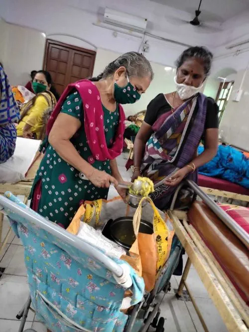 Kiran’s kindness has moved many — shopkeepers donate supplies, a bakery provides containers, and volunteers step in when her tremors grow severe.