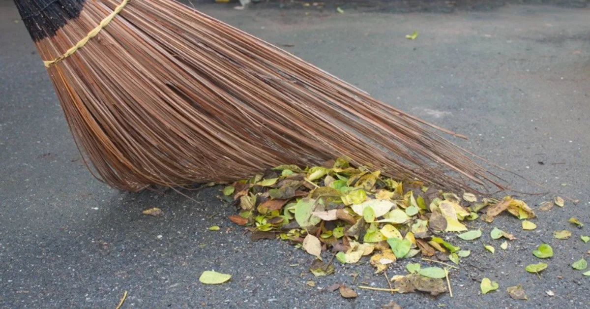 With no other option, Swati took up a daily wage job of sweeping and cleaning the Mapusa post office.