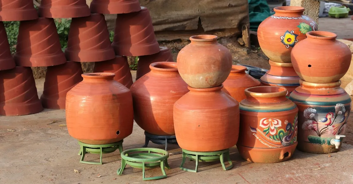 Clay pots effectively keep water cool due to the porous nature of clay, which allows water to evaporate through tiny pores, creating a cooling effect. Picture credits : Trade India