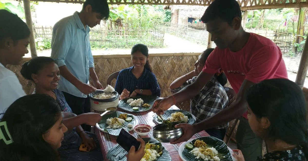 Local dishes, especially those prepared with local greens and rice cooked in bamboo, offer a taste of the unique culinary traditions of the area.