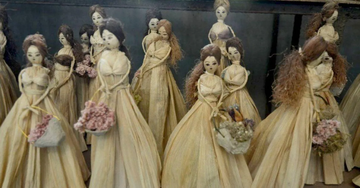 Dolls on display made by Nelly from corn husk and kitchen waste. 