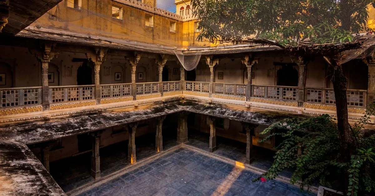 A courtyard’s open design created constant cross-ventilation through all rooms, even in peak summer.