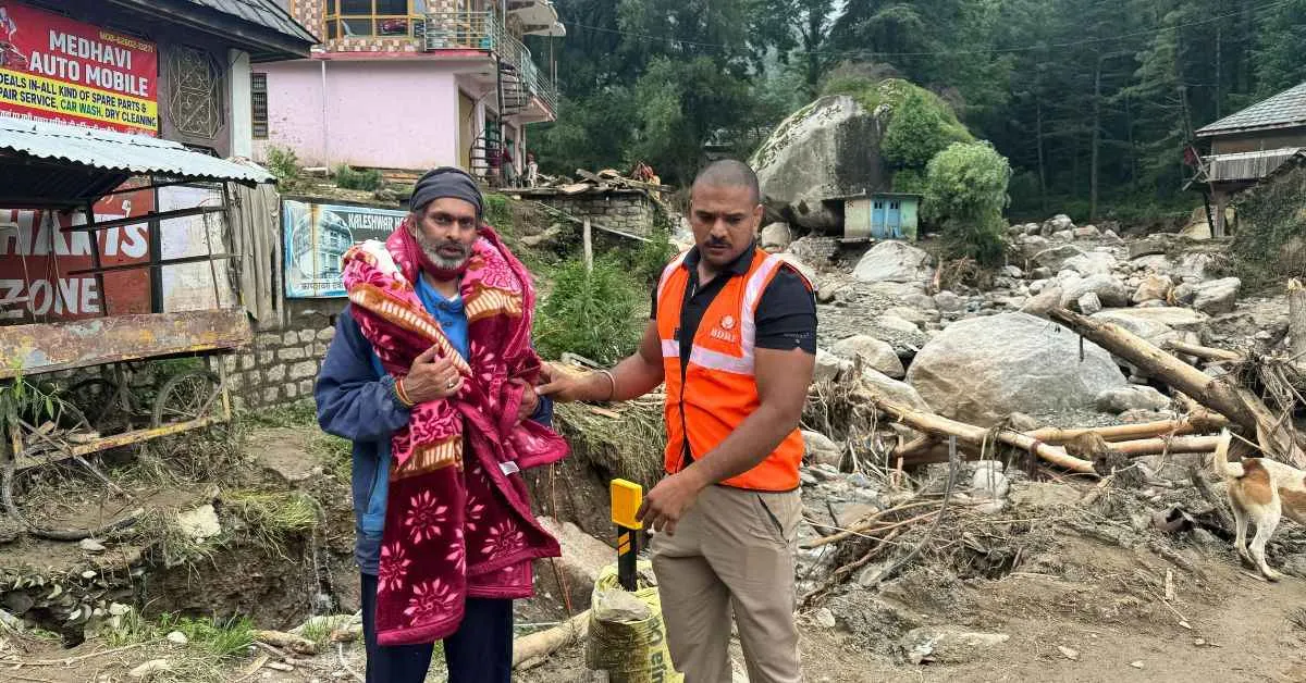 The affected communities are being provided with blankets and emergency aid 