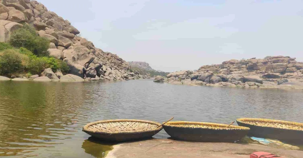 Enjoy coracle rides, golden sunsets, and ancient ruins with your partner during your romantic getaway; Picture source: Soula Tour