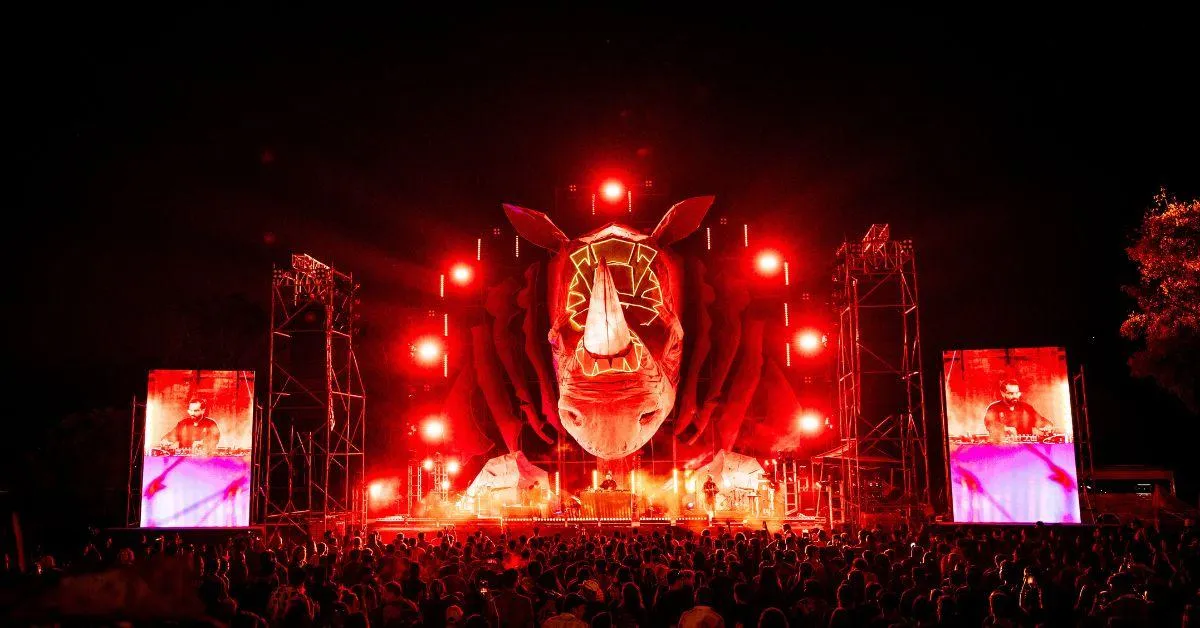 The dazzling one-horned rhino stage was made completely with sustainable materials.