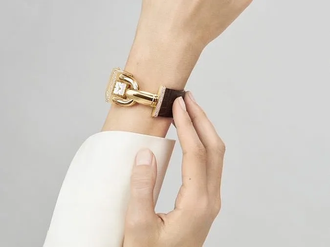 Van Cleef & Arpels CadenasThis is one of the most iconic watches ever made, for both men and women. First launched in 1935, the uniquely angled dial allowed the wearer to discreetly check the time without appearing rude to others or having to look at their wrist while driving. Its lines are typical of the 1930s aesthetic, and the twin-snake bracelet had a clasp that resembled a padlock. The Duchess of Windsor was among its first wearers and was influential in its design, and the Cadenas is still a certified classic in its current iteration. 
