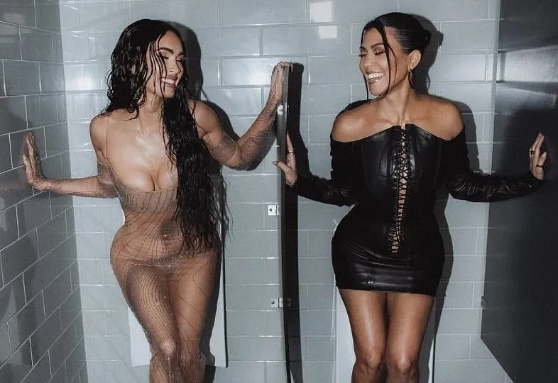 Megan Fox in a nearly-naked Mugler gown and and Kourtney Kardashian at the MTV VMA's 