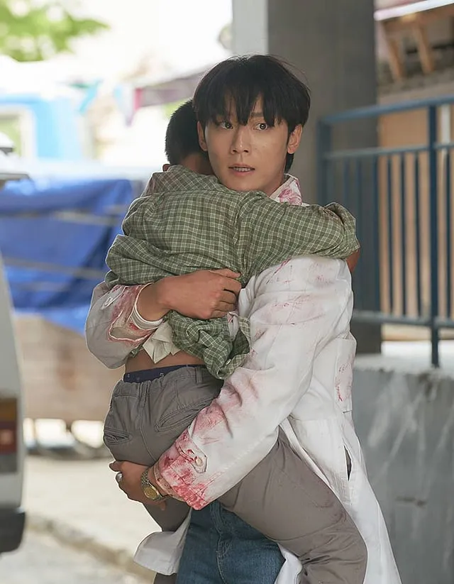 Youth of May set in the year 1980 during the Gwangju Uprising, follows the love story of a medical student and nurse, focusing on the love and friendships of young people 
