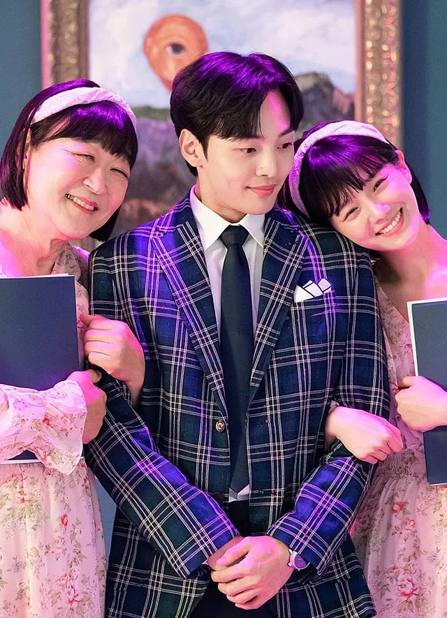 Dali and Cocky Prince a 2021 South Korean series is about the romance between a restaurateur and a young woman from a wealthy family who are trying to save a struggling art museum 