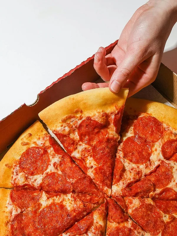 Globally, food bloggers continue to amass millions of views for their culinary stunts. Image: Pexels  