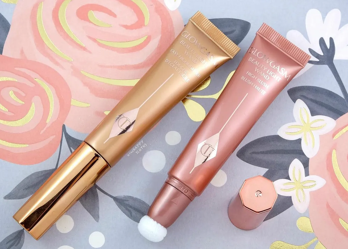 Charlotte Tilbury Glowgasm Beauty Light Wand₹ 3,650Shop hereSometimes you don’t want all-out holographic glitter—a soft-focus, skin-finish look works great for when you’re going to lunch or attending a work event. This one does just that—pearls boost brightness, and the oleogel base gives a high gloss, bright, highlighted effect with no visible glitters, so it looks as good in daylight as it does on camera at night. 
