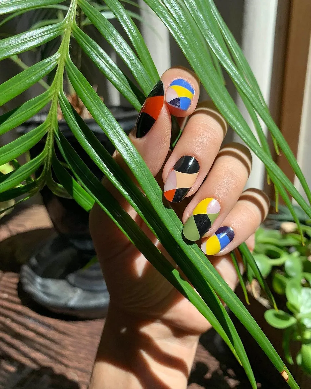 Jessica Washick (@jessicawashick)Jessica Washick is a Nike designer by day and a nail artist by night, and you can tell that she’s flexing her creative design muscles onto her nail art too. The colours are dramatic—you’ll find blue, green and pink on just one teensy nail. But the designs are functional (just like the shoes she designs), so you’ll rarely find ultra-long talons or dangly nail jewellery on her page. 