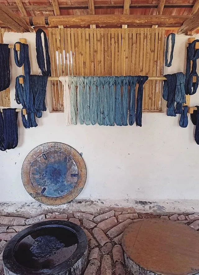 Jeevan Indigo comprises of just four people including Ashok Siju, the owner—two weavers and one kaarigar 