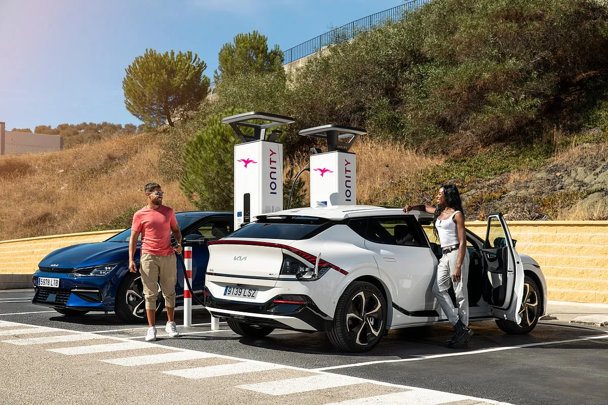 Kia EV6 (₹ 59.95 lakh to ₹ 64.95 lakh) – This debutant from Korea has been receiving rave reviews all over the automotive media for its futuristic looks and performance. If you opt for a rear-wheel-driven version only, then 100kmph comes up in just 7.3 seconds. Take the full-blown all-wheel-driven variant and you’re looking at breaching that mark on the speedo of the 12.3-inch curved digital screen (one of two) that dominates the dash, and is done in 5.2 seconds! The fact that it employs super radical materials like recycled PET bottles in the cabin and vegan leather, only enhances the spacious car’s cool quotient. The icing on the cake? The 77.2kWh battery gives it a fantastic range even in the real world.  Alexander Herold