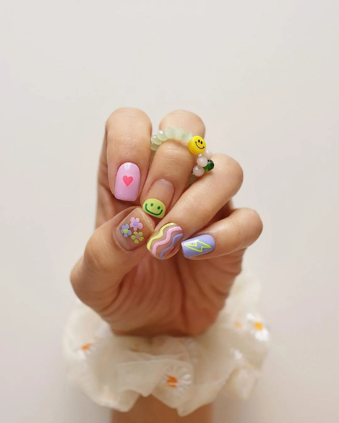 Hang Nyugen (@thehangedit)Hang Nyugen is known for her super balanced, elegant designs that’ll put a smile on your face as you scroll through her Instagram account. There are smiley faces, butterflies and rainbows all over her feed. Negative-space designs are her forte, so if you’re going the minimal route, you’ll want to hit that follow button. 