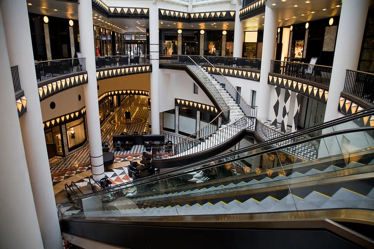 Are the extensive efforts being made by malls going to convince us to leave behind the convenience of e-commerce? Image: Getty 