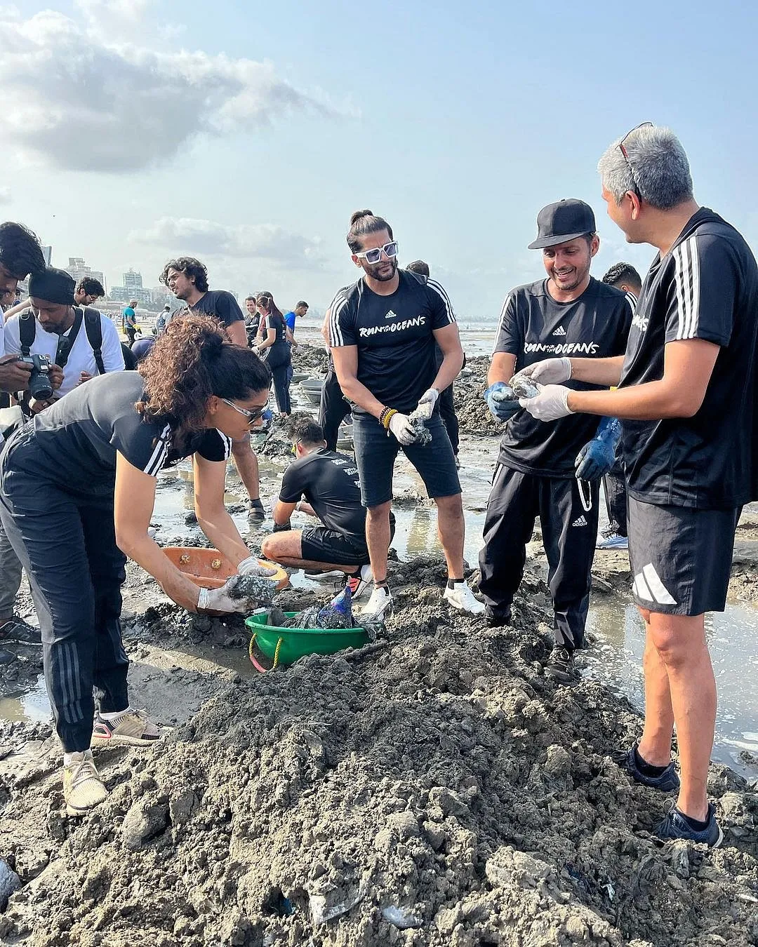 Afroz Shah(@afrozshah_), lawyer, cleaner of beaches, UN champion of EarthA lawyer by profession, Afroz Shah is passionate about cleaning Mumbai’s beaches. Residing in the suburb of Versova, Shah is utterly relentless in his obsession for helping clean the city of Mumbai. Every weekend, he dons his gloves, gathers his volunteers and spends the hours accumulating garbage that no one else is willing to touch. His next plan is a far more ambitious one–to clean the Mithi River. Image: courtesy Afroz Shah  