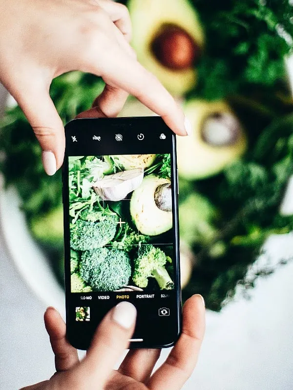 There are 734,000 posts with the #WhatIEatInADay hashtag on Instagram. Photo: Pexels 