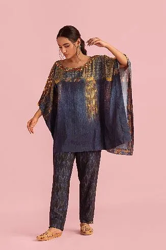 Kaftan's plus point lies in it's veratility, like this co-ord kaftan set from Saundh  