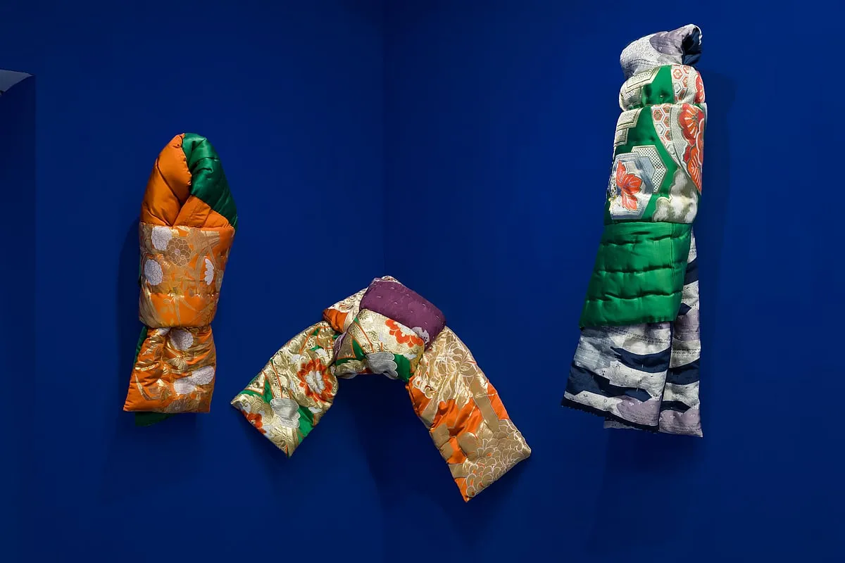 The fluidity of the  garment in structured asymmetry is a characteristic of this show; Image: Vivian Sarky  