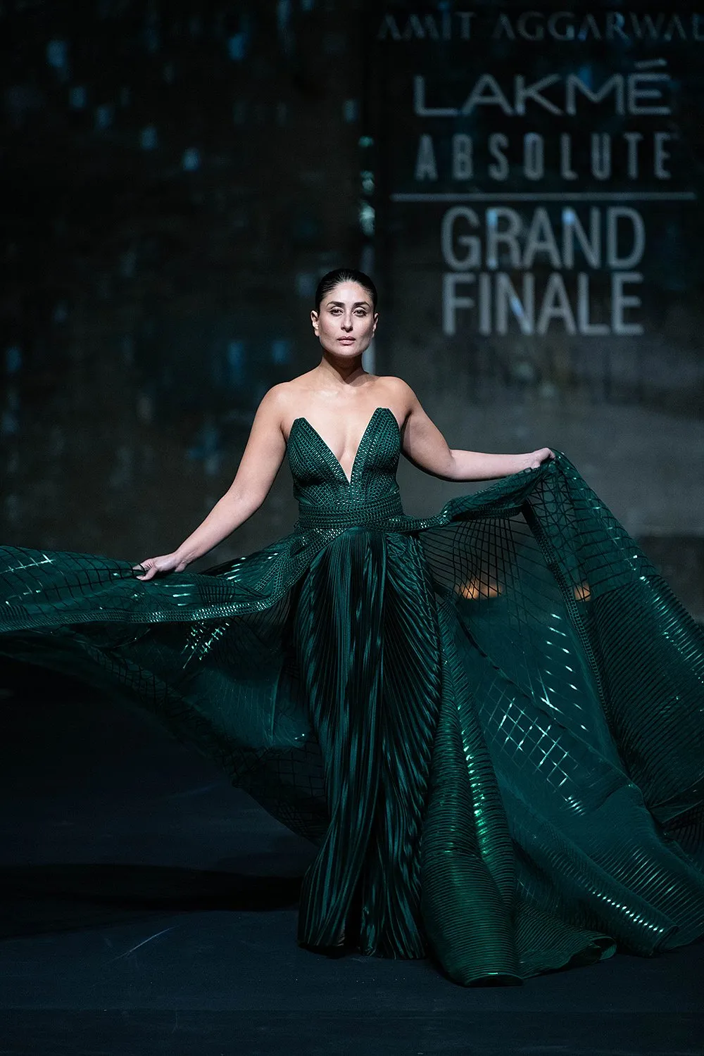 Kareena Kapoor Khan in Aggarwal's design for Lakme Fashion Week Finaleshow 