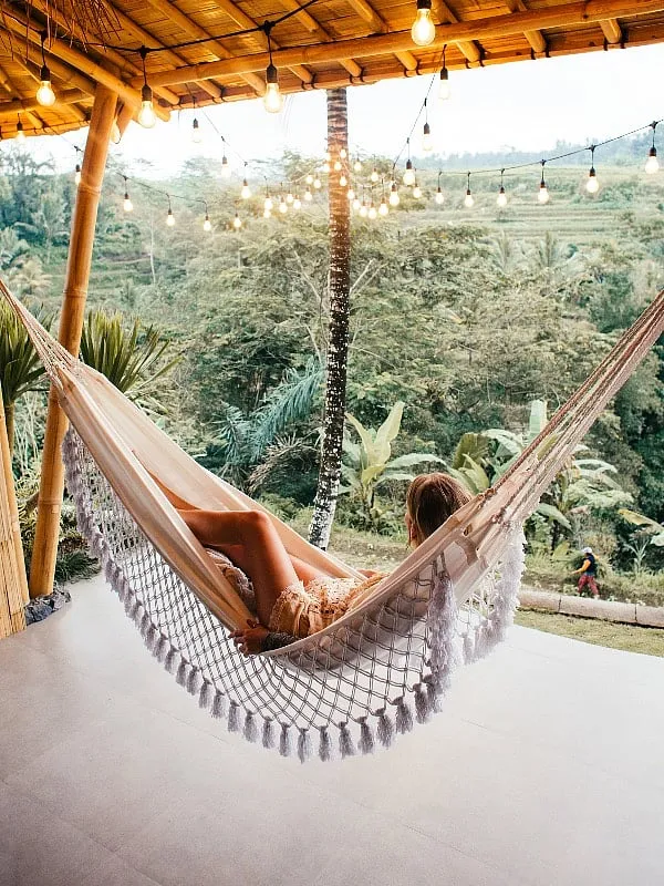 What we see is not only often excessively edited but is also devoid of disclaimers or exceptions, and is based on a one-size-fits-all assumption. Image: Pexels 