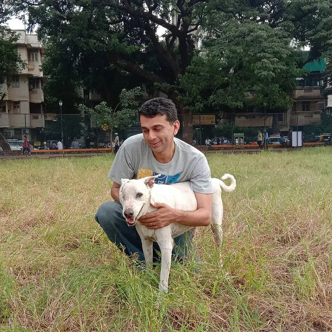 The author with Captain, who is a marathoner in training and  lives at Shivaji Park, Mumbai; Image courtesy Abodh Aras  