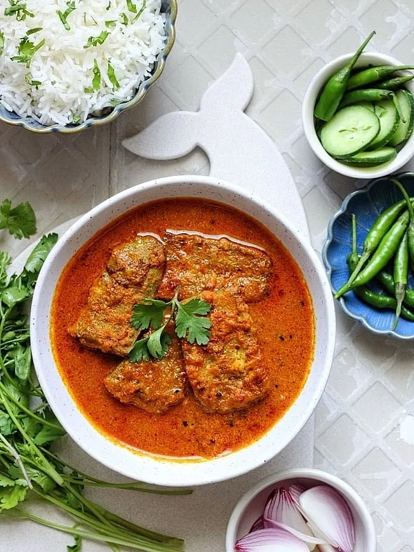 ‘Kele ki machhli’ is the vegetarian version of rava fish where raw bananas were made to look like fish in a curry 