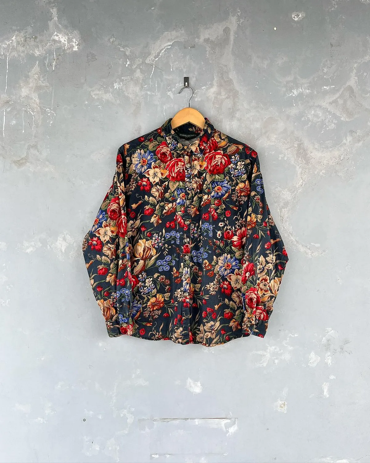 Bygone Echoes:As a fashion stylist, Dennis Hauzel has a keen eye when it comes to finding prints that are loud and bold, but eccentrically cool enough to wear. Which is why it is not surprising that the minute he drops his newest edition of thrifted clothing, it is sold out within seconds. You better have a reminder if you want to get your hands on Hauzel’s rare finds.Instagram: @bygoneechoes 