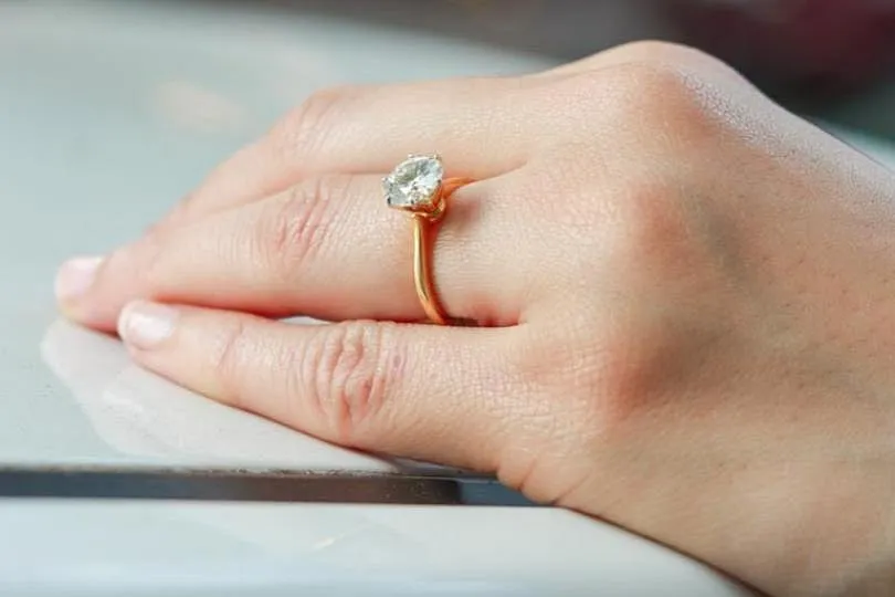 Fiona Diamonds is India’s first and only brand to sell natural, lab-grown and moissanite diamonds under one roof 