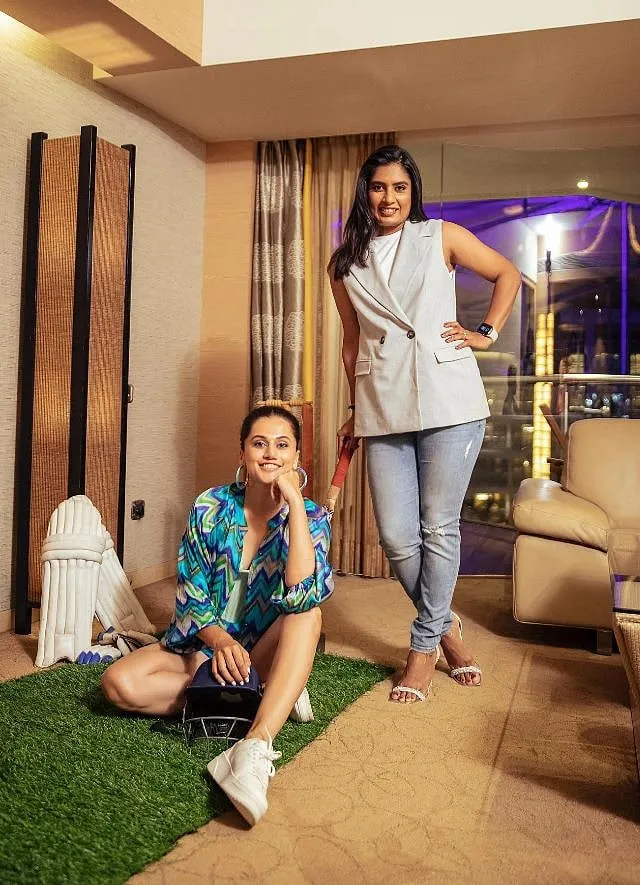 Taapsee Pannu with the former India skipper for the women's cricket team, Mithali Raj 