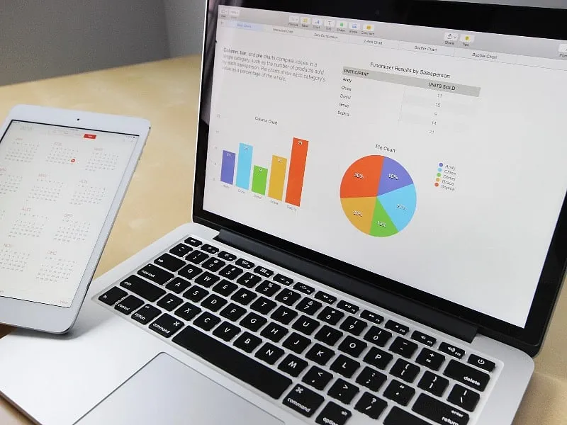 Make an appointment with your financial advisor to start your monthly savings. Image: Pexels  
