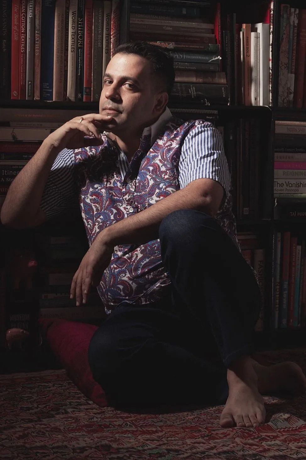 Ashdeen Lilaowala has become synonymous with hand-embroidered sarees whose designs are inspired by oriental and Persian techniques and craftsmanship. Image: Instagram.com/srinath_rao88 