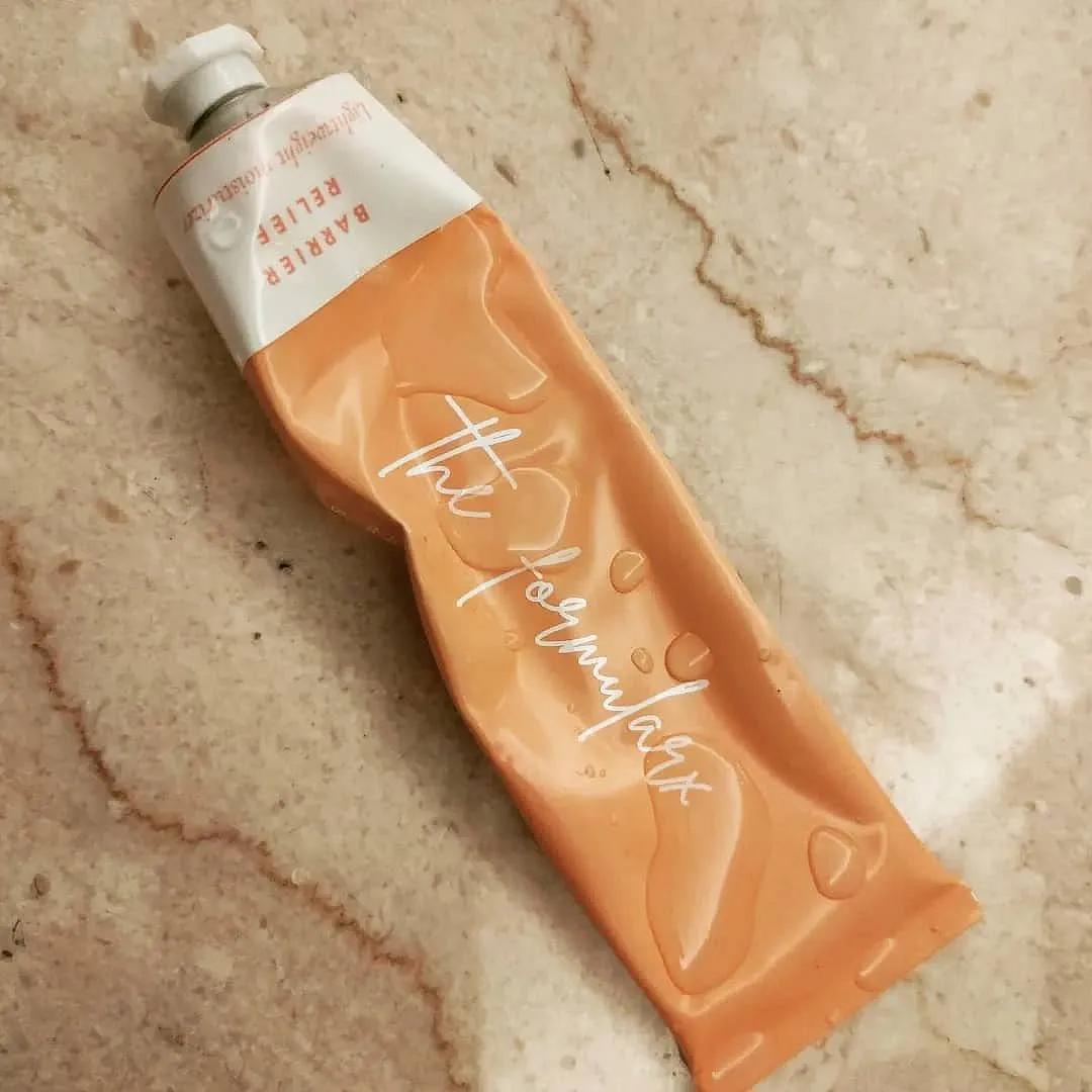 Formula rx Barrier Repair Lightweight Gel-Cream MoisturiserShop hereRs 699This gel-cream disappears into the skin immediately, but it gets to work ASAP too. It features a ceramide complex, cholesterol, free fatty acid, hyaluronic acid, niacinamide, and colloidal oatmeal–all of which hydrate and calm the skin while helping to restore the skin’s natural barrier. 