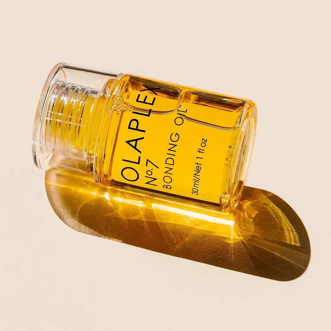 Olaplex No 7 Bonding OilShop here₹ 2,950Some oils just moisturise, while others rebuild hair. This one does the latter, thanks to Olaplex’s signature ingredient—bis-aminopropyl diglycol dimaleate—which helps to bond the hair’s structure back when it’s broken. 