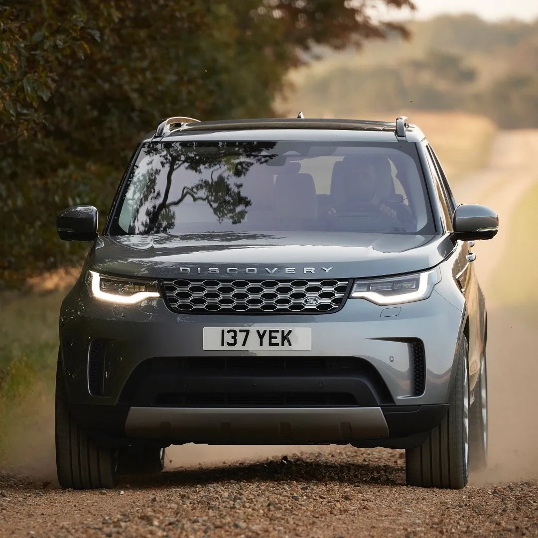 The Land Rover Discovery Sport RICHARD PRESCOTT               email:info@richardprescott.com