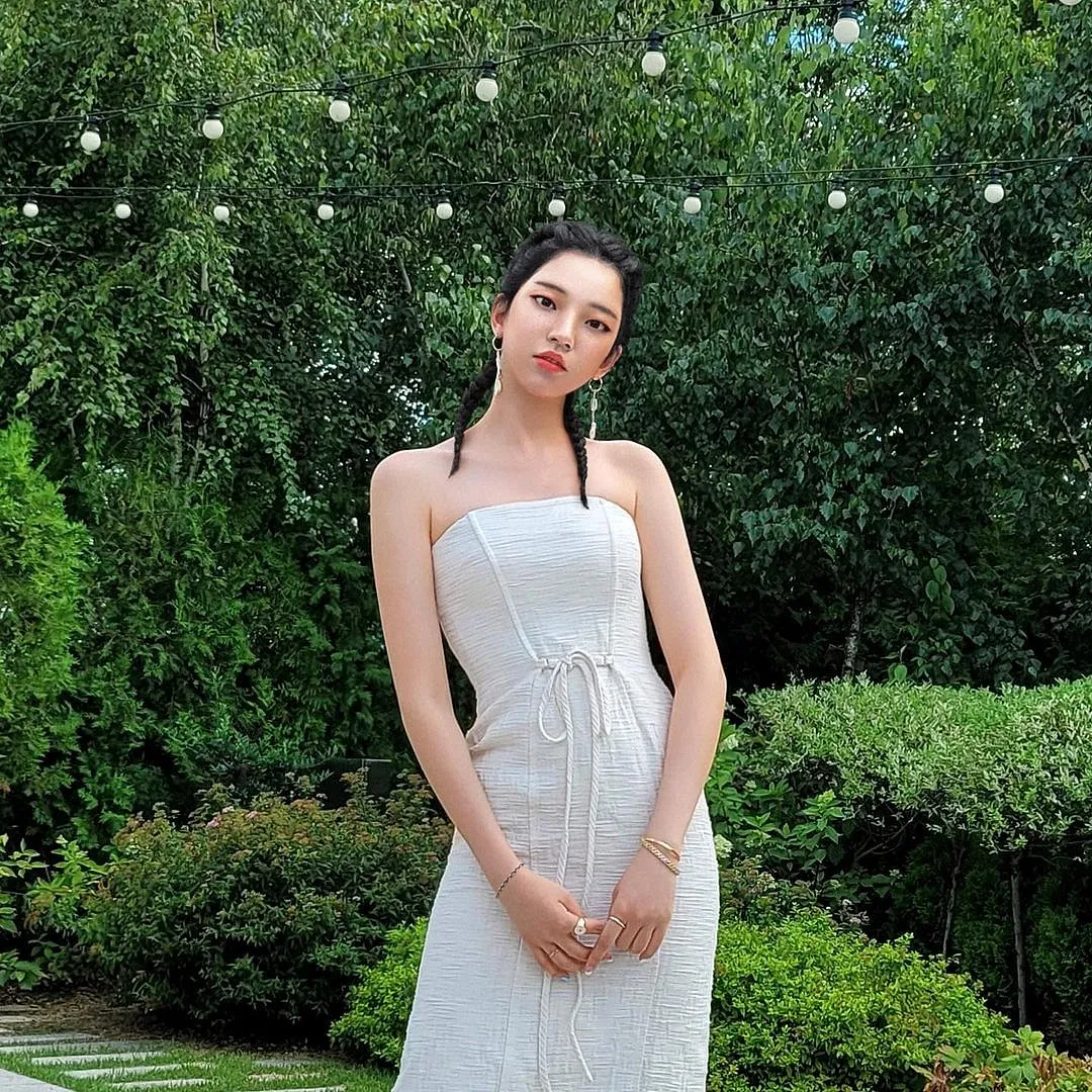 Rozy Oh:The brainchild of Baek Seung-yeop–the CEO of Sidus Studio X, and Korea’s first virtual influencer–Rozy boasts of having over 147,000 followers on Instagram. The 22-year-old lives a globetrotting life as a model, singer and a DJ and has worked with brands like Calvin Klein and Tiffany & Co. and was also appointed as an ambassador for the Busan Expo.Instagram: @rozy.gram 