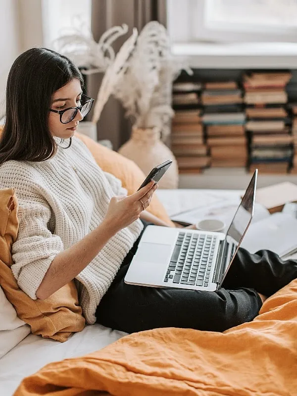 If you find yourself plagued with thoughts about all the items pending on your to-do list the second you put your feet up on the couch, it might be time to confront this  guilt that has been eroding our well-earned rest time. Photo: Pexels 