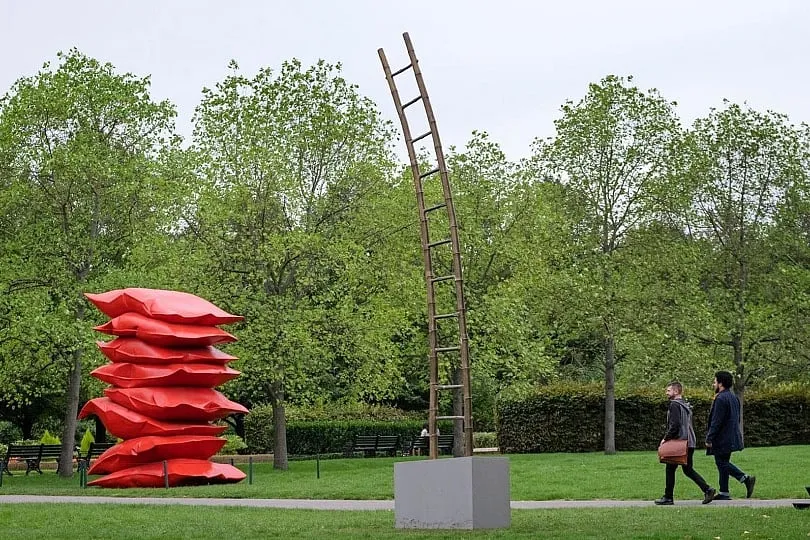 NS Harsha's चाहा क्या, पाया क्या (Desired for, Arrived at) at Frieze Sculpture. Courtesy: Gallery and artist 