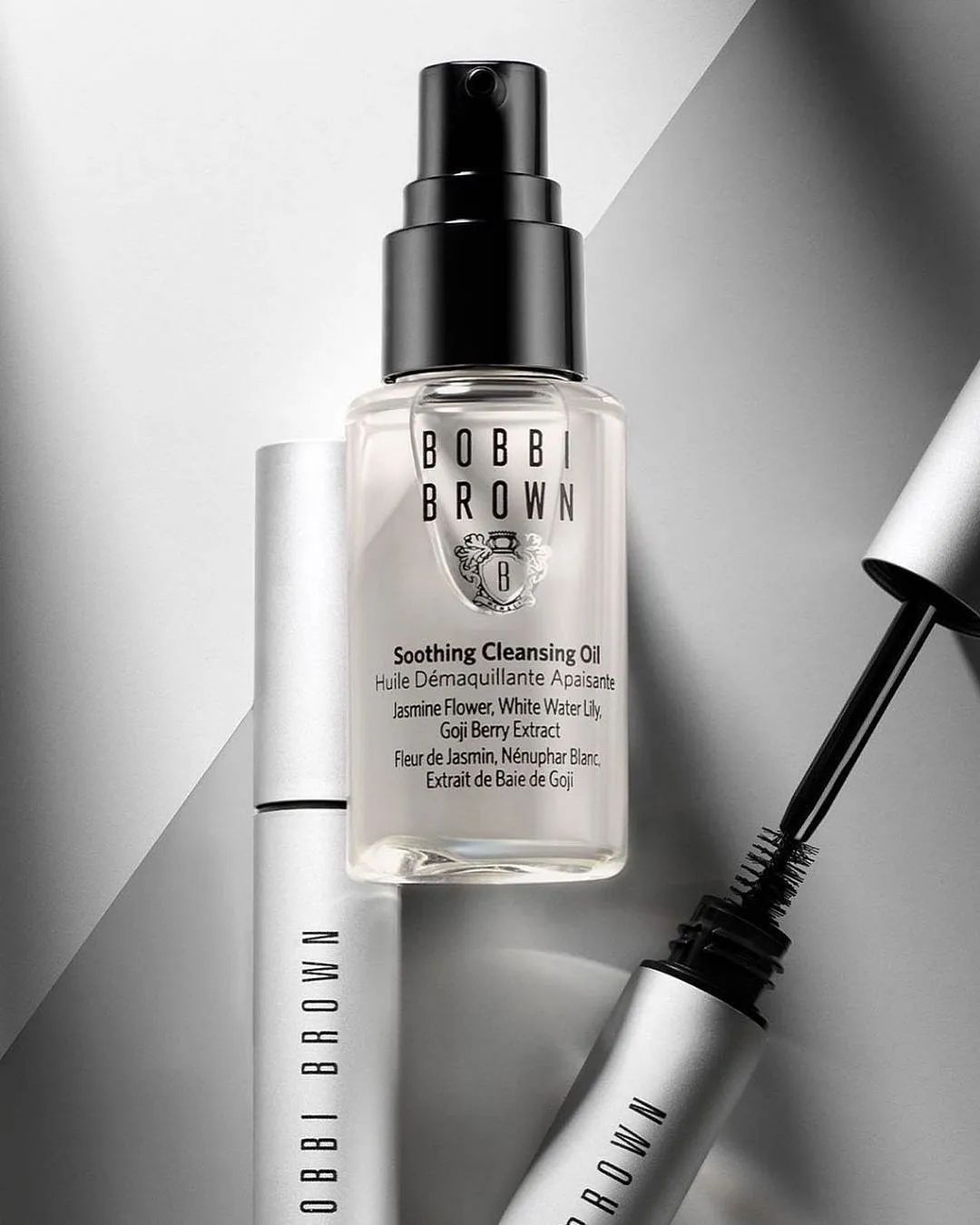 Bobbi Brown’s Soothing Cleansing Oil is one of its kind, all thanks to the light-as-water consistency of the oil that takes off the toughest make-up effortlessly. It boasts a nourishing complex of botanical oils that ensures your skin stays supple even after your first and second cleanses 