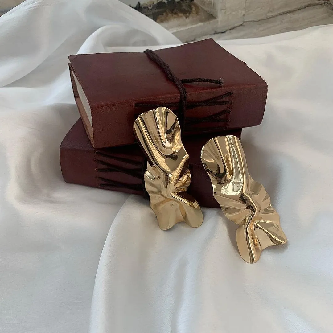 Fusio:Kashvi Kochar effortlessly blends beauty with minimalism when it comes to creating jewellery pieces that are versatile to wear every day or for special occasions. Based out of Jaipur, the brand uses pearls, brass and silver to make delicate earrings, statement chokers and bangles that can be teamed up with your office wear or for your best friend’s wedding. Our pick is the ‘exaggerated earrings’ that would work great with a saree or a white shirt.Where to buy: Shopfusio.com 