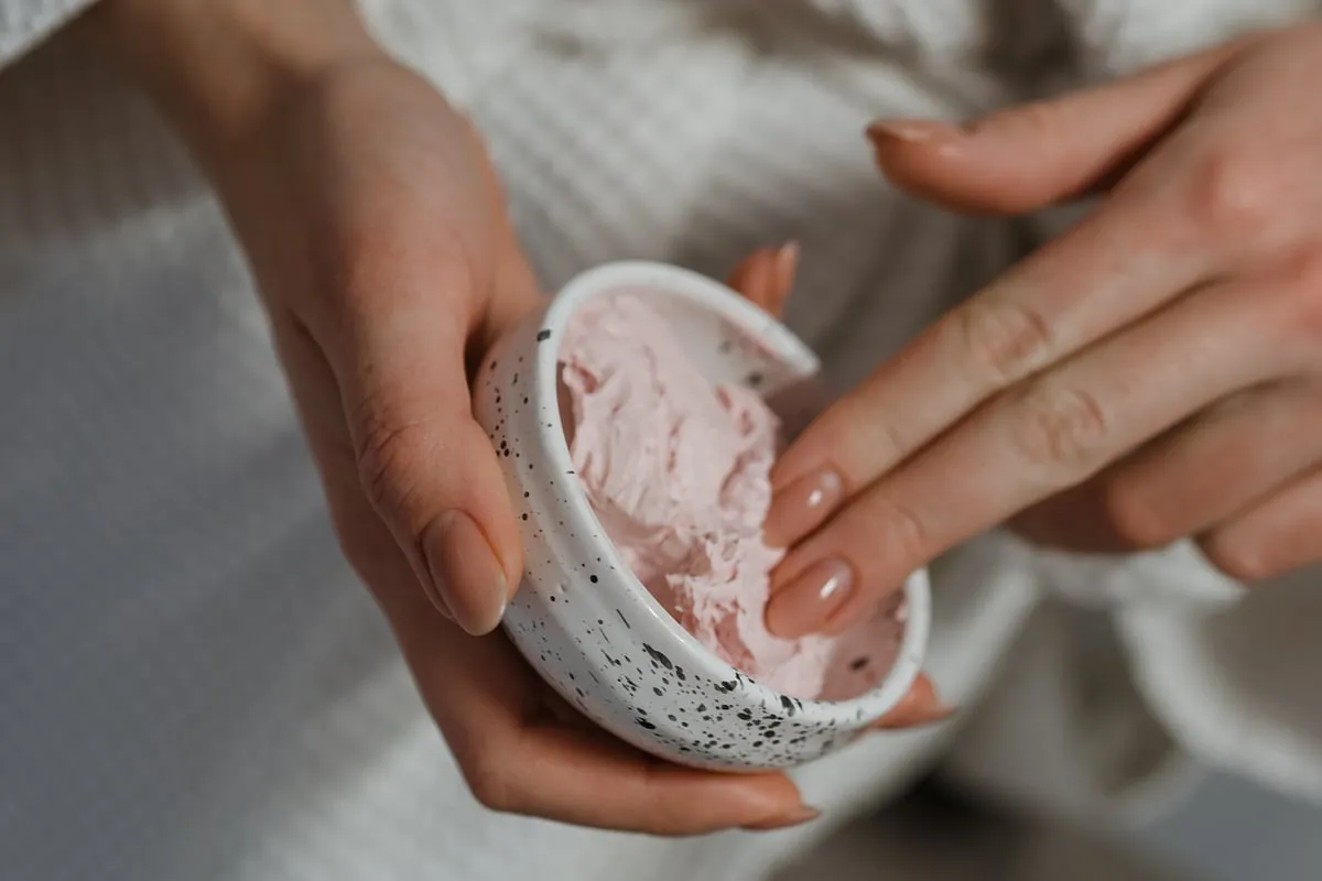 Clay mask’s detoxifying properties are deep-rooted in our mind, and it’s touted as the ultimate ride-or-die MVP for squeaky-clean skin for a reason. Image: Pexels 
