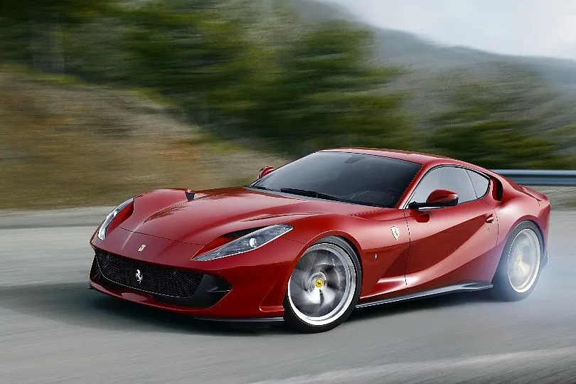 The first thing that tells you that this car has nothing to do with luxury is its shape. The silhouette informs you without a moment’s hesitation that this car is built for speed. 