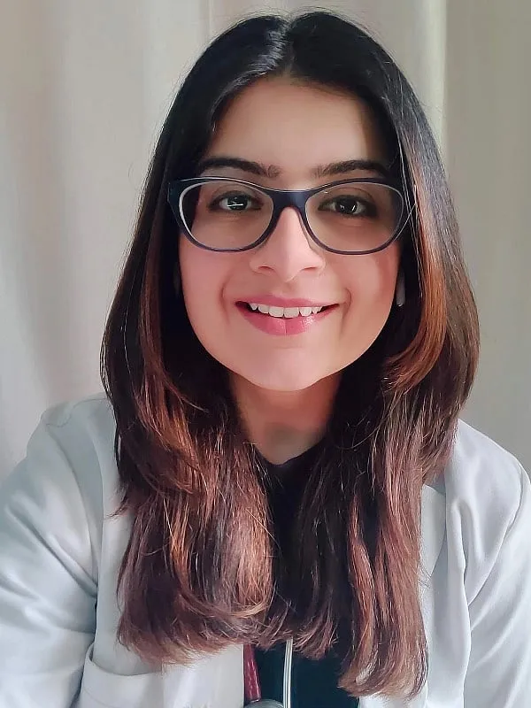 Dr Divya Vora, also known as @thegirldocnextdoor, is an obstetrician and gynaecologist with a community of 100k+ followers 