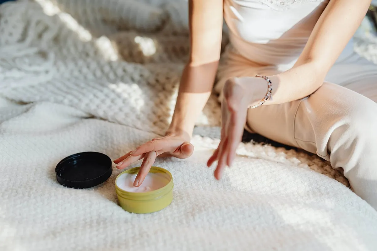Healthy skin can be maintained with some basic tips that can easily be incorporated into our daily skincare routine, like use sunscreen, cleanse at night, etc. Image: Pexels 