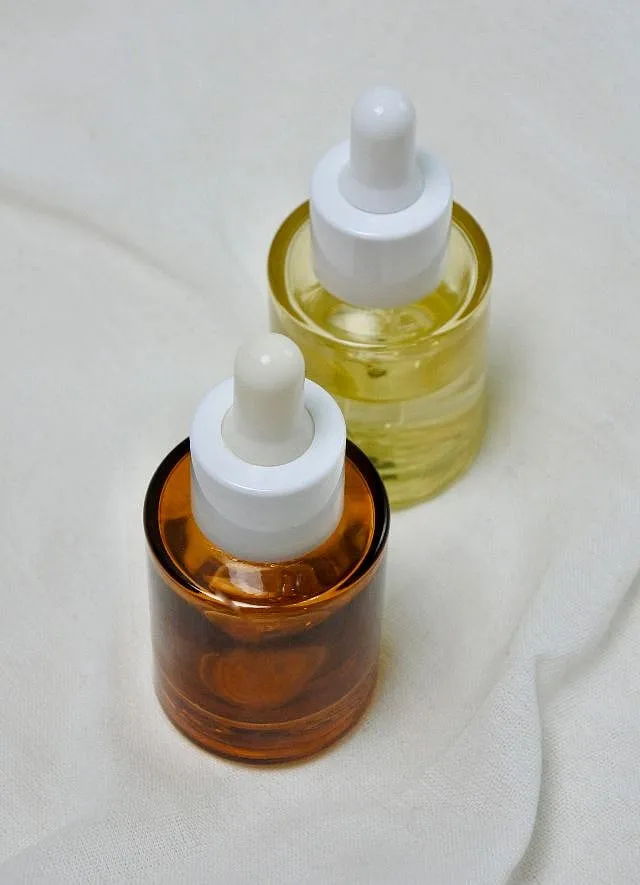 Besides storage hygiene, it’s equally important to pick the right Vitamin C serum. “A Vitamin C serum needs to be stored properly to avoid oxidisation,” emphasises Mittal Gupta. Image: Pexels 